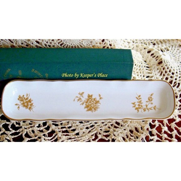 Vintage Crown Staffordshire Gold Aristocrat Porcel - Picture 1 of 5